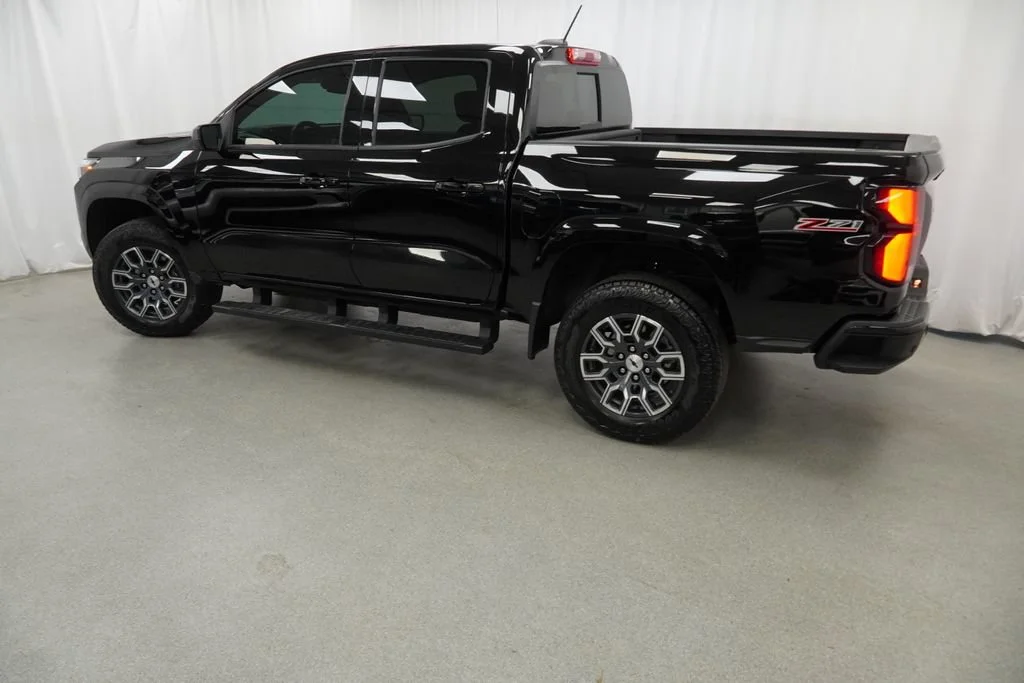 Used 2024 Black Chevrolet Z71 image 38