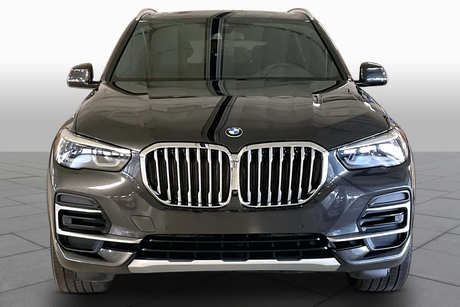 Used 2023 Dark Graphite Metallic BMW sDrive40i image 3