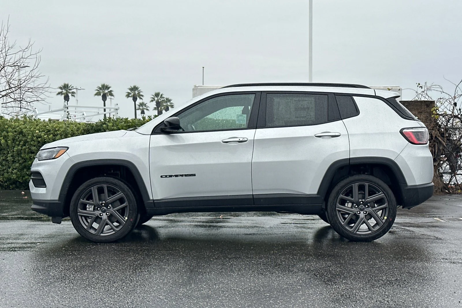 New 2026 Silver Zynith Metallic Clear-Coat Exterior Paint Jeep Latitude Altitude image 7