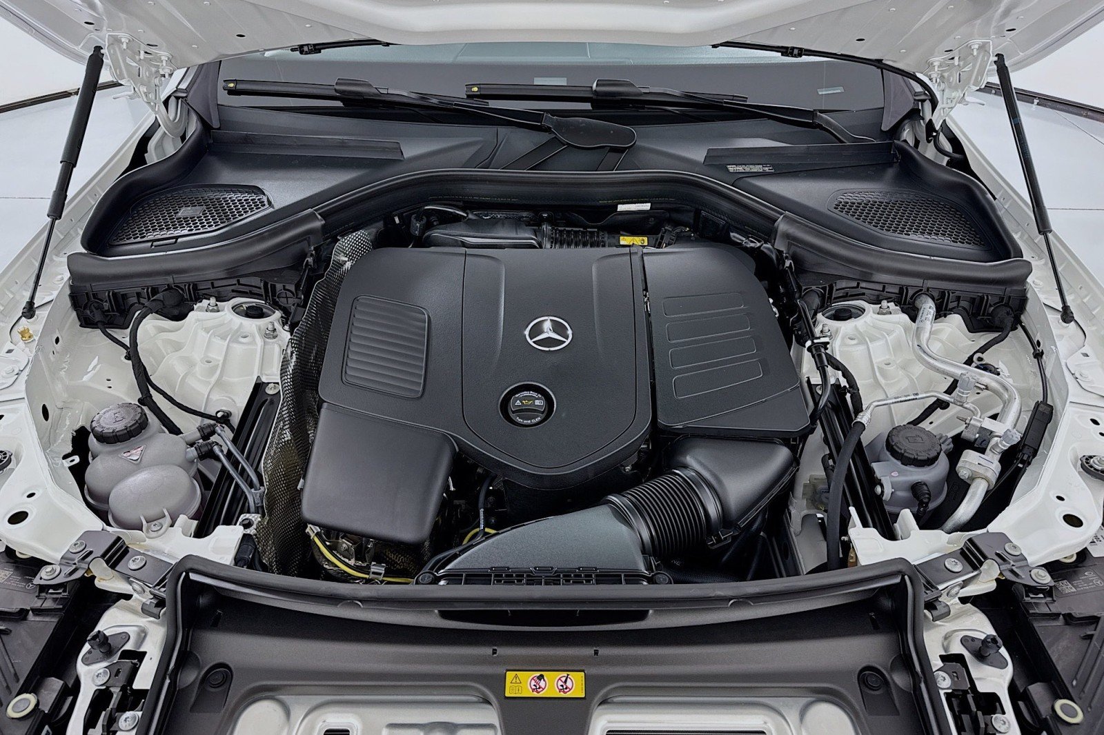 Certified Used 2026 Polar White Mercedes-Benz GLC 300 image 11
