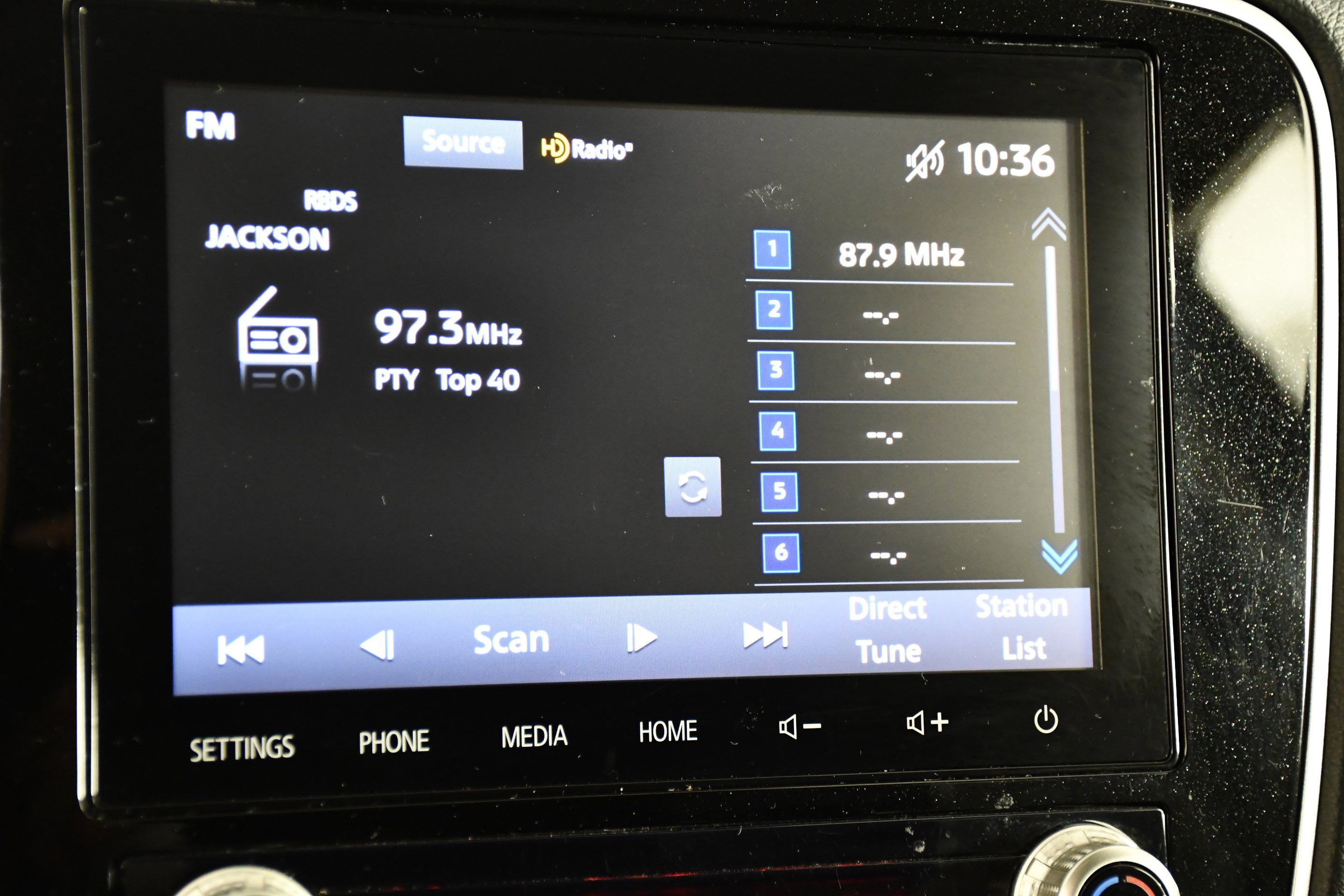Used 2020 Labrador Black Metallic Mitsubishi SEL image 26