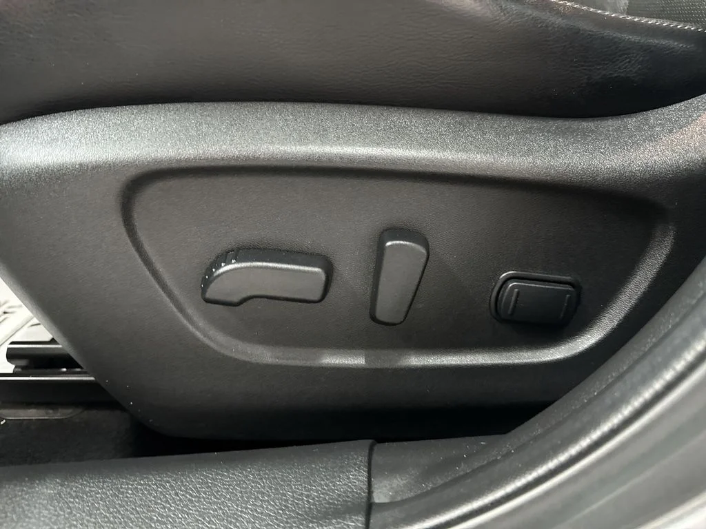 Used 2019 Gun Metallic Nissan SL image 13