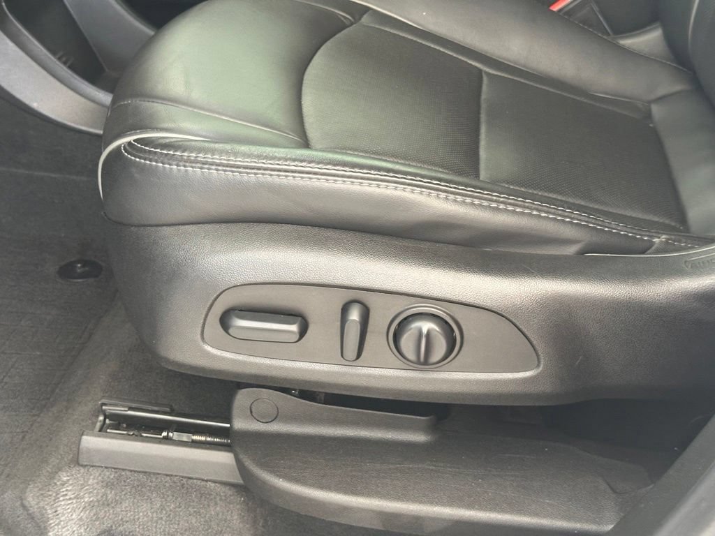 Used 2019 Includes Pitch Dark Night lower exterior accent color.) Buick Avenir image 16