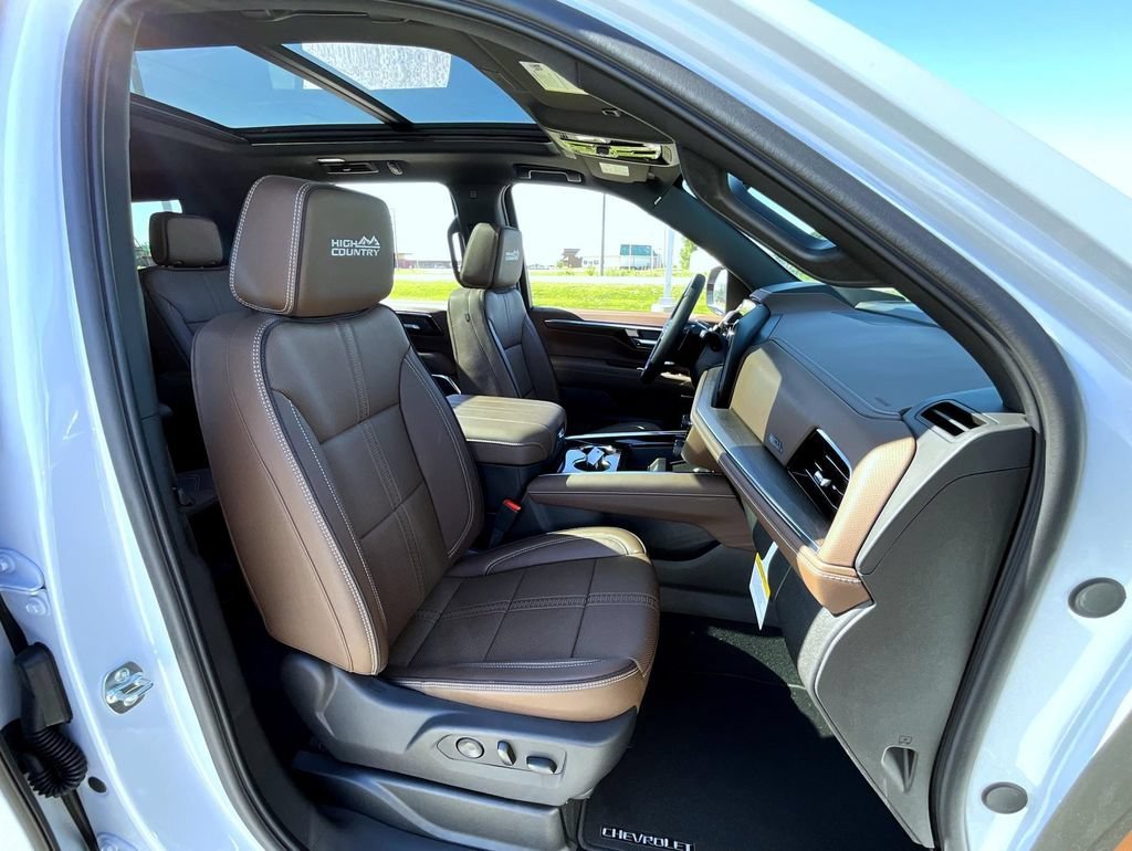 New 2026 Polar White Tricoat Chevrolet High Country image 15
