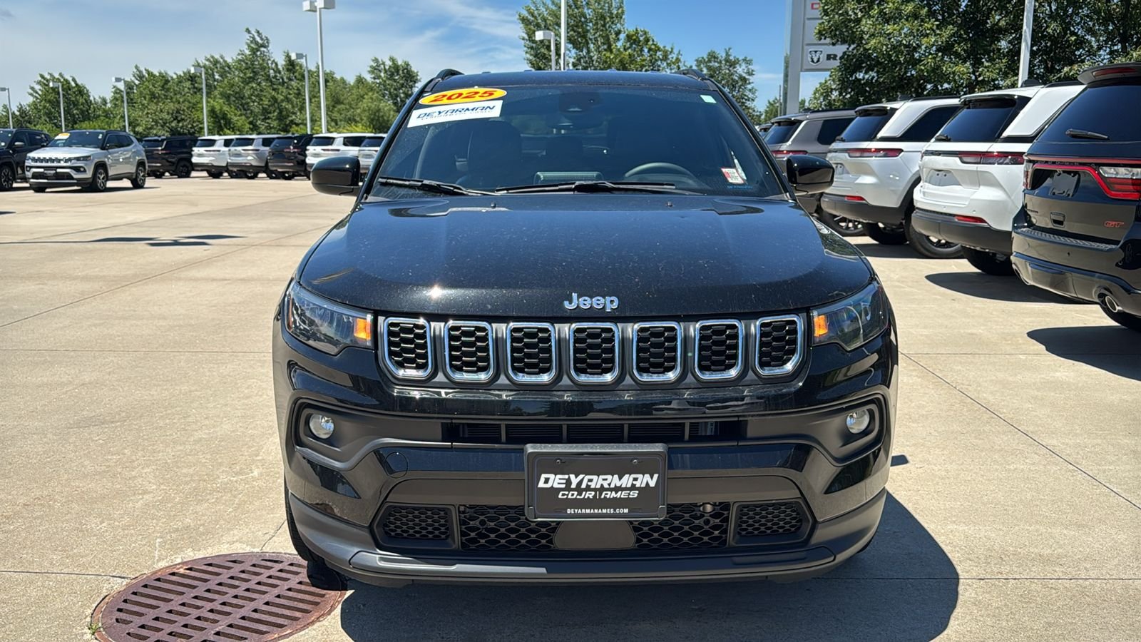 Used 2025 Black Jeep Latitude image 4