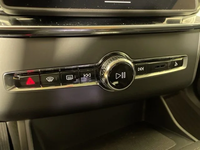 2025 Volvo XC90 Plus - Photo 38