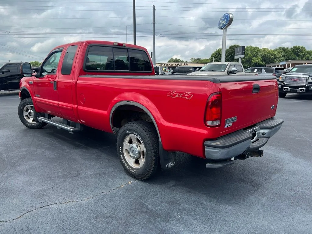 Used 2005 Red Ford  image 4