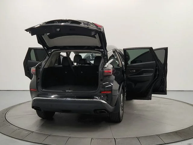 Used 2019 Black Nissan Platinum image 15