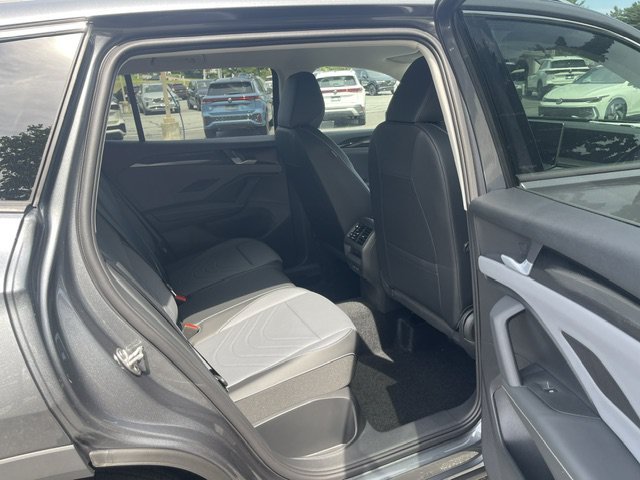 2026 Volkswagen Tiguan SE - Photo 7