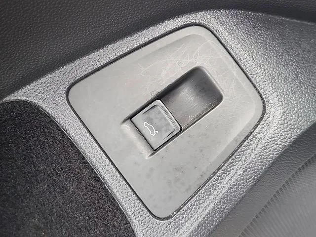 Used 2024 Gray Volkswagen SE image 18