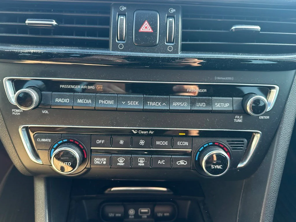 Used 2017 Snow White Pearl Kia Base image 21