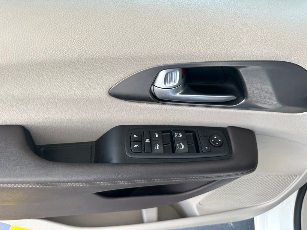 Used 2017 White Chrysler Touring image 12