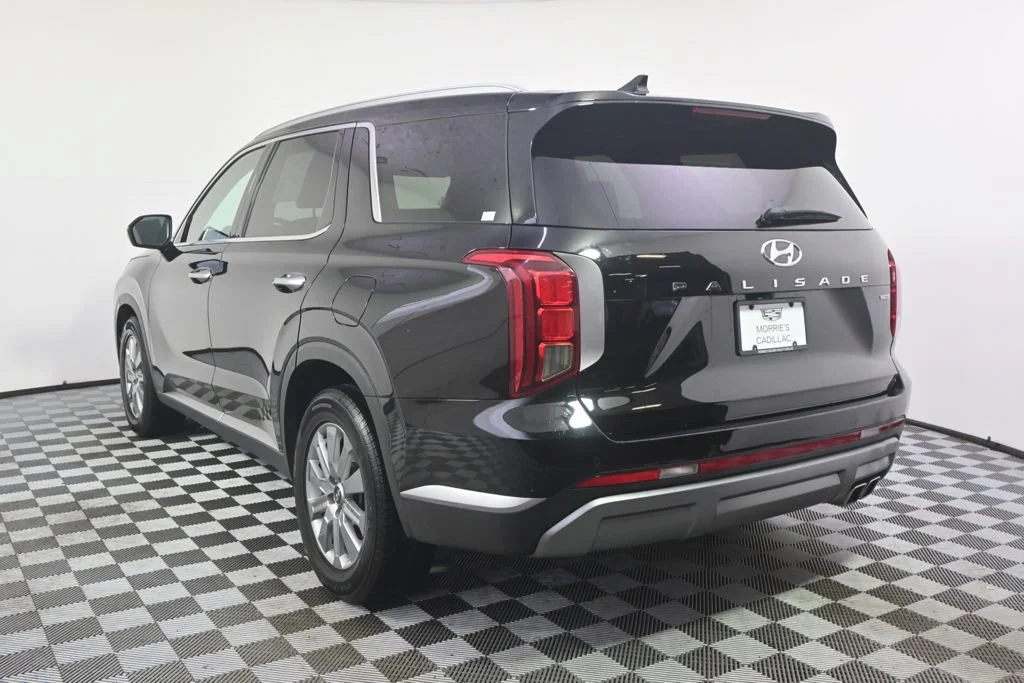 Used 2025 Black Hyundai SEL image 4