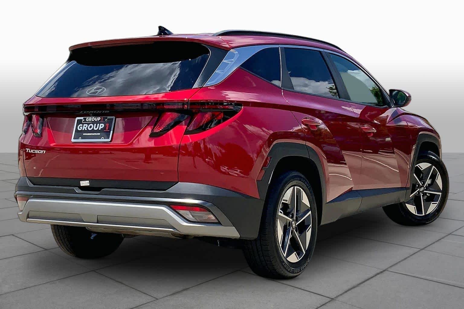 Used 2025 Ultimate Red Hyundai SEL image 12