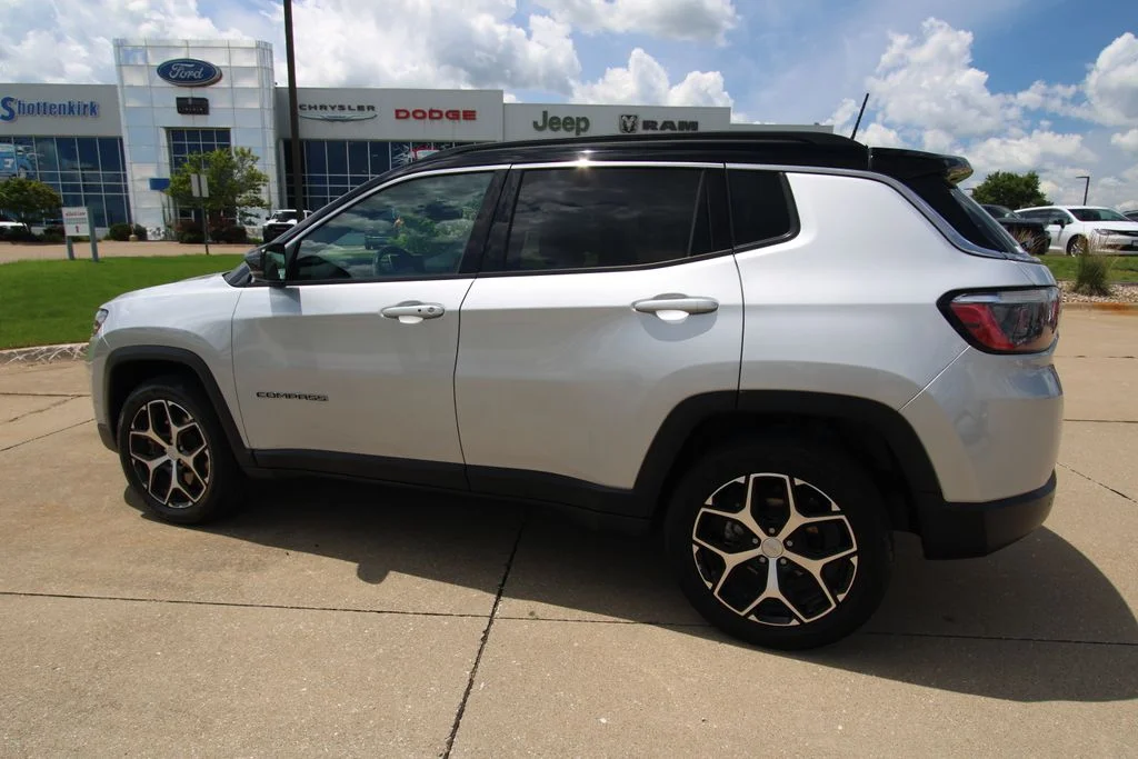 Used 2024 Silver Zynith Jeep Limited image 15