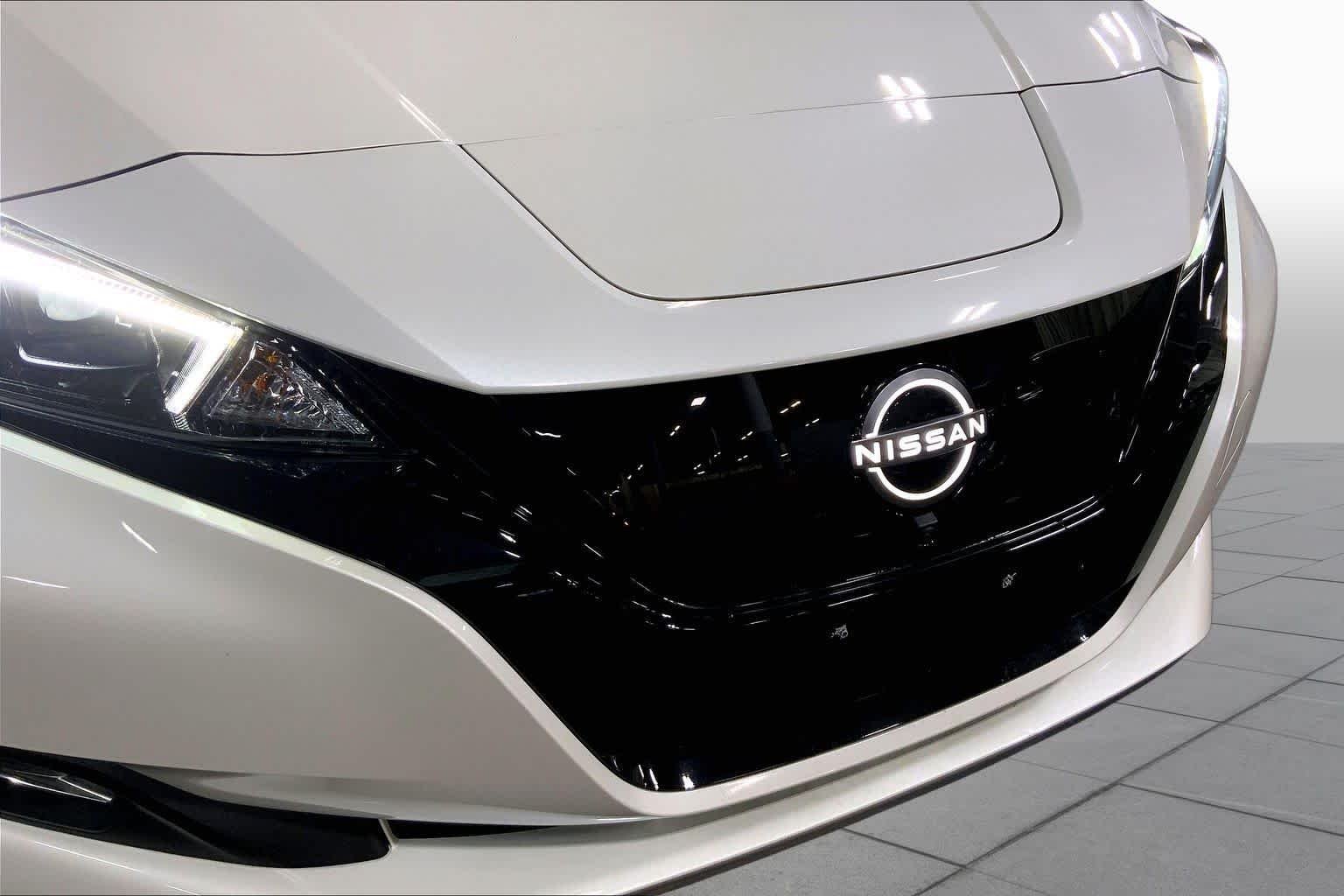 Used 2024 Super Black/Pearl White Nissan SV PLUS image 29