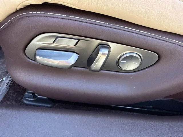Used 2019  Lexus 500 Base image 26