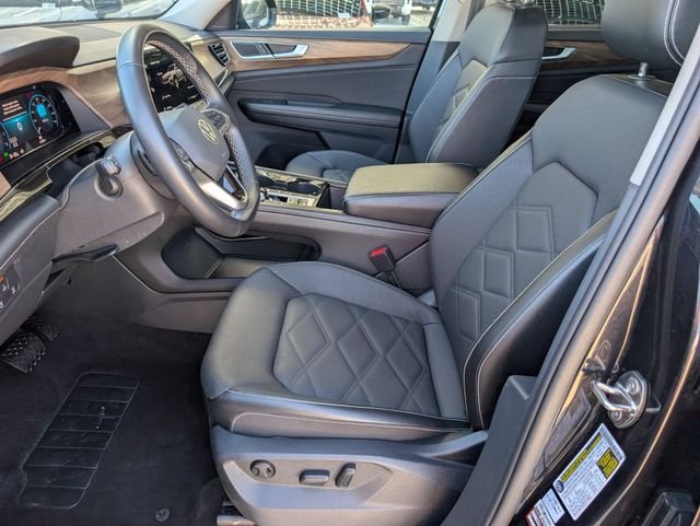 Used 2025 Black Volkswagen 2.0T SE w/Technology image 8