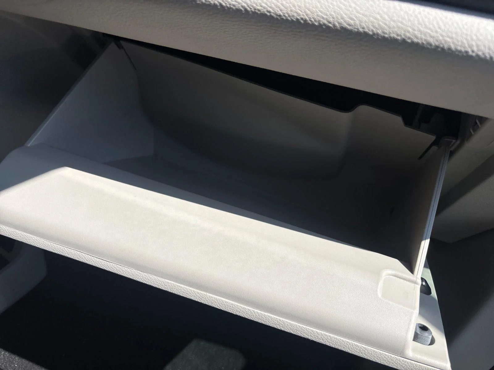 Used 2023 Ceramic Gray Clearcoat Chrysler Hybrid Touring L image 41