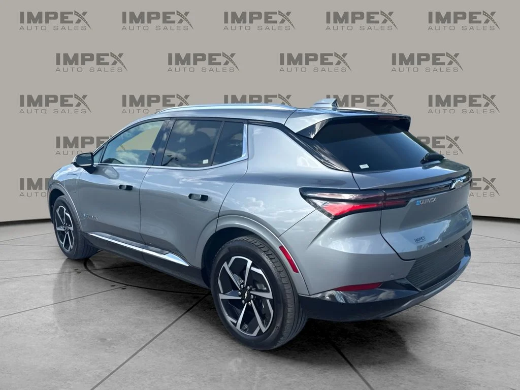 Used 2025 Gray Chevrolet LT image 3
