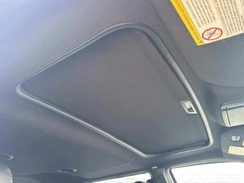 Used 2017 White Lincoln Select image 29