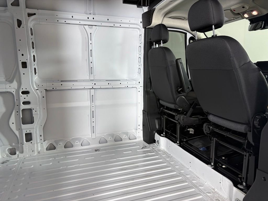 New 2027 Bright White Clearcoat RAM Base image 15