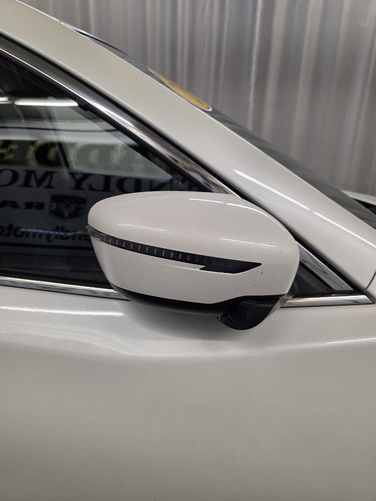 Used 2020 Pearl White Tricoat Nissan SV image 11