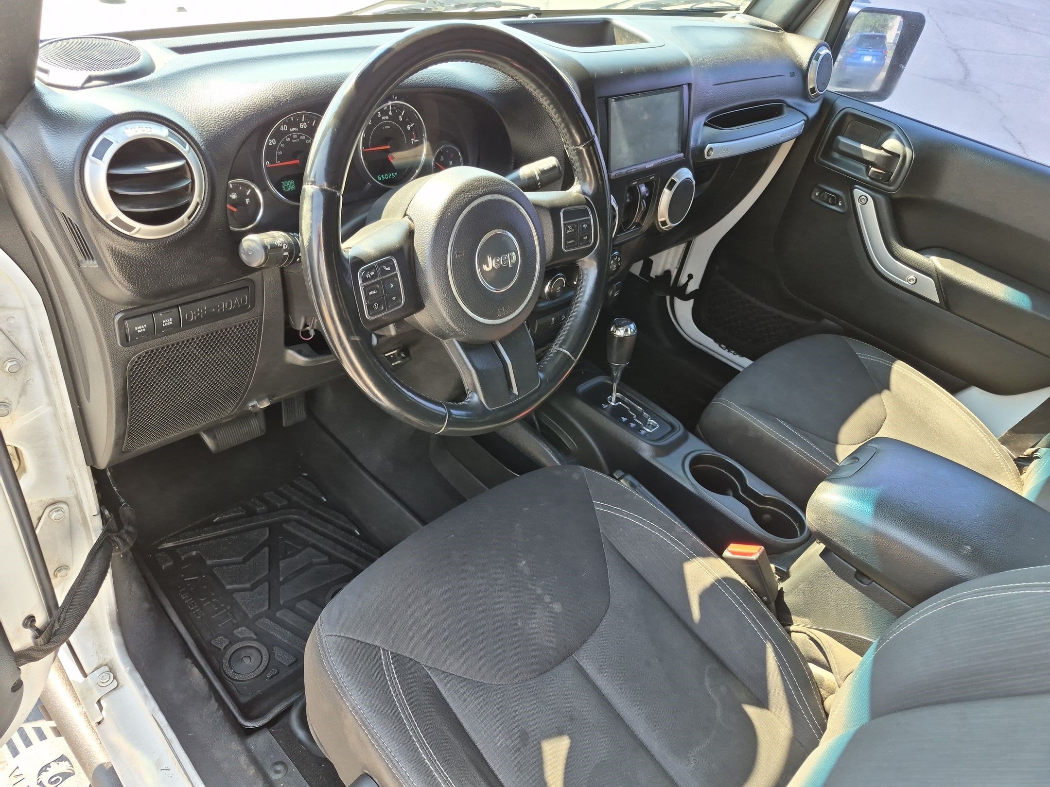 Used 2016 Bright White Clearcoat Jeep Rubicon image 14