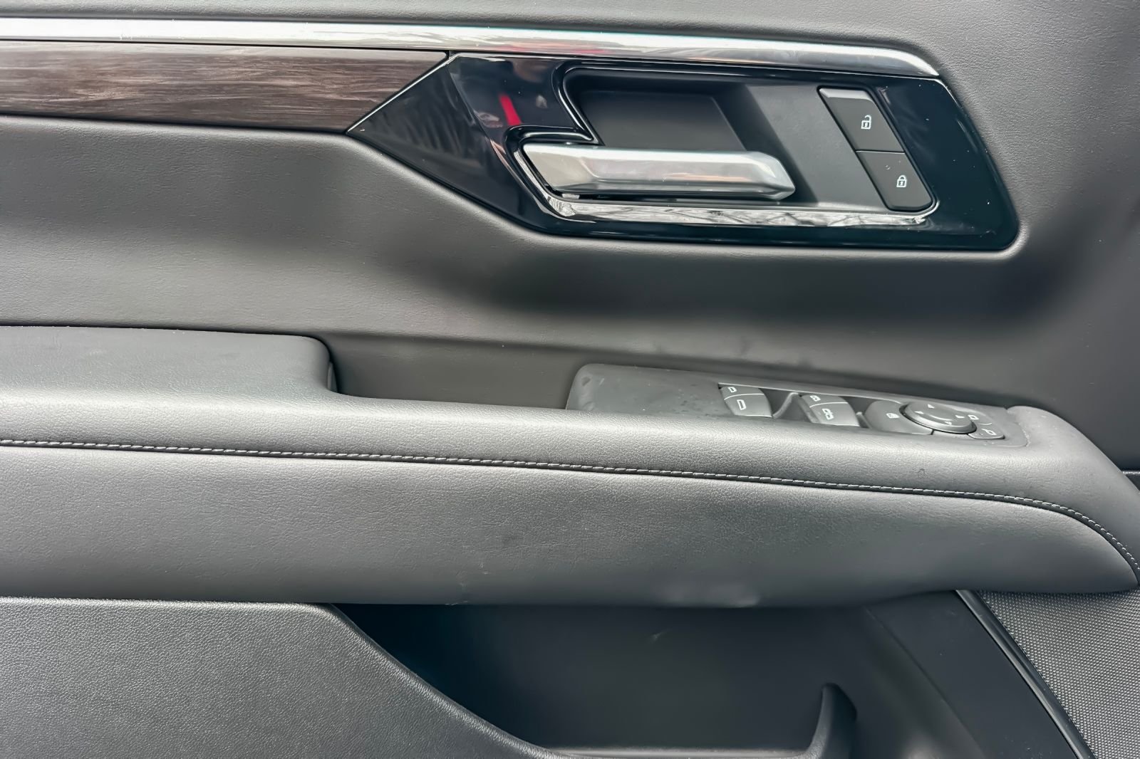 Used 2025 Gray Chevrolet LS image 10