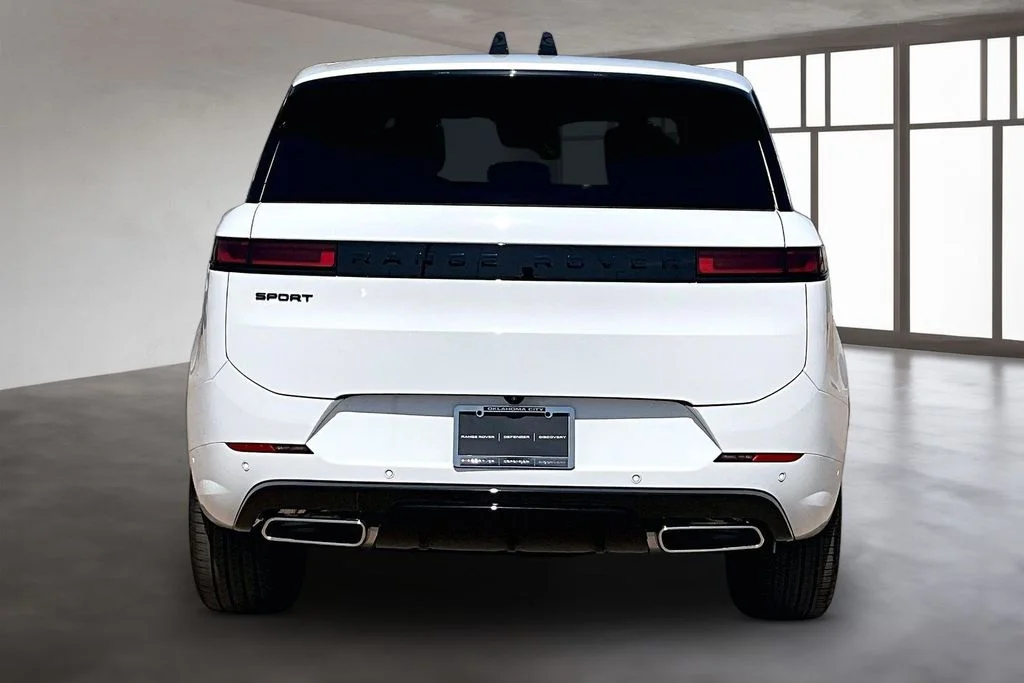 New 2026 White Land Rover Dynamic SE image 4