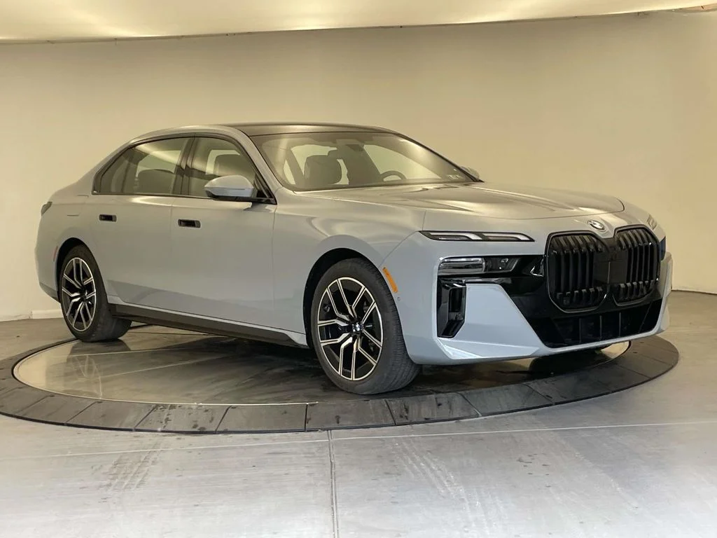 2026 BMW 7 Series 740i - Photo 7