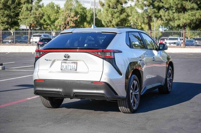 Certified Used 2023 ELEMENTAL SILVER Toyota  image 7