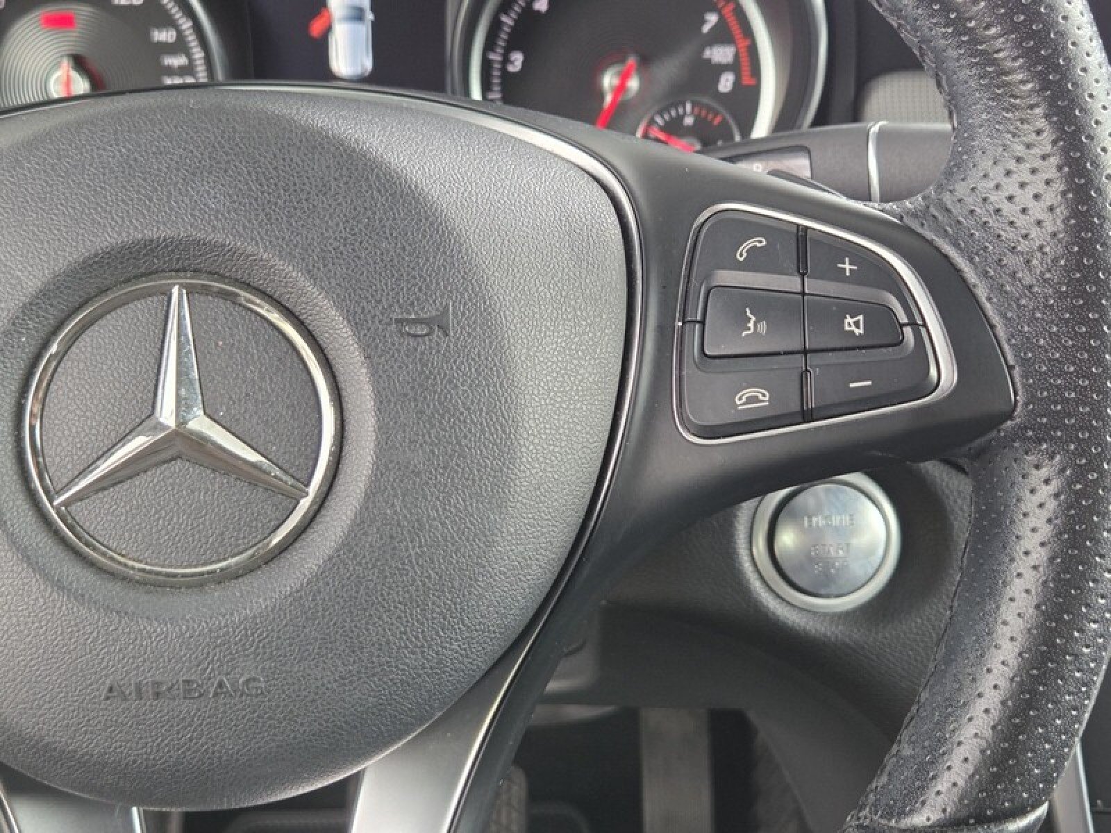 Used 2020 Polar White Mercedes-Benz GLA 250 image 26