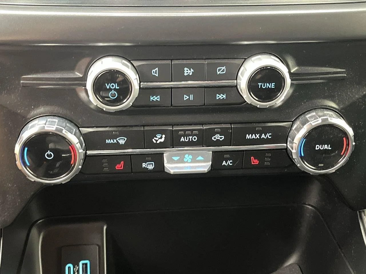Used 2024 Black Ford XLT image 23
