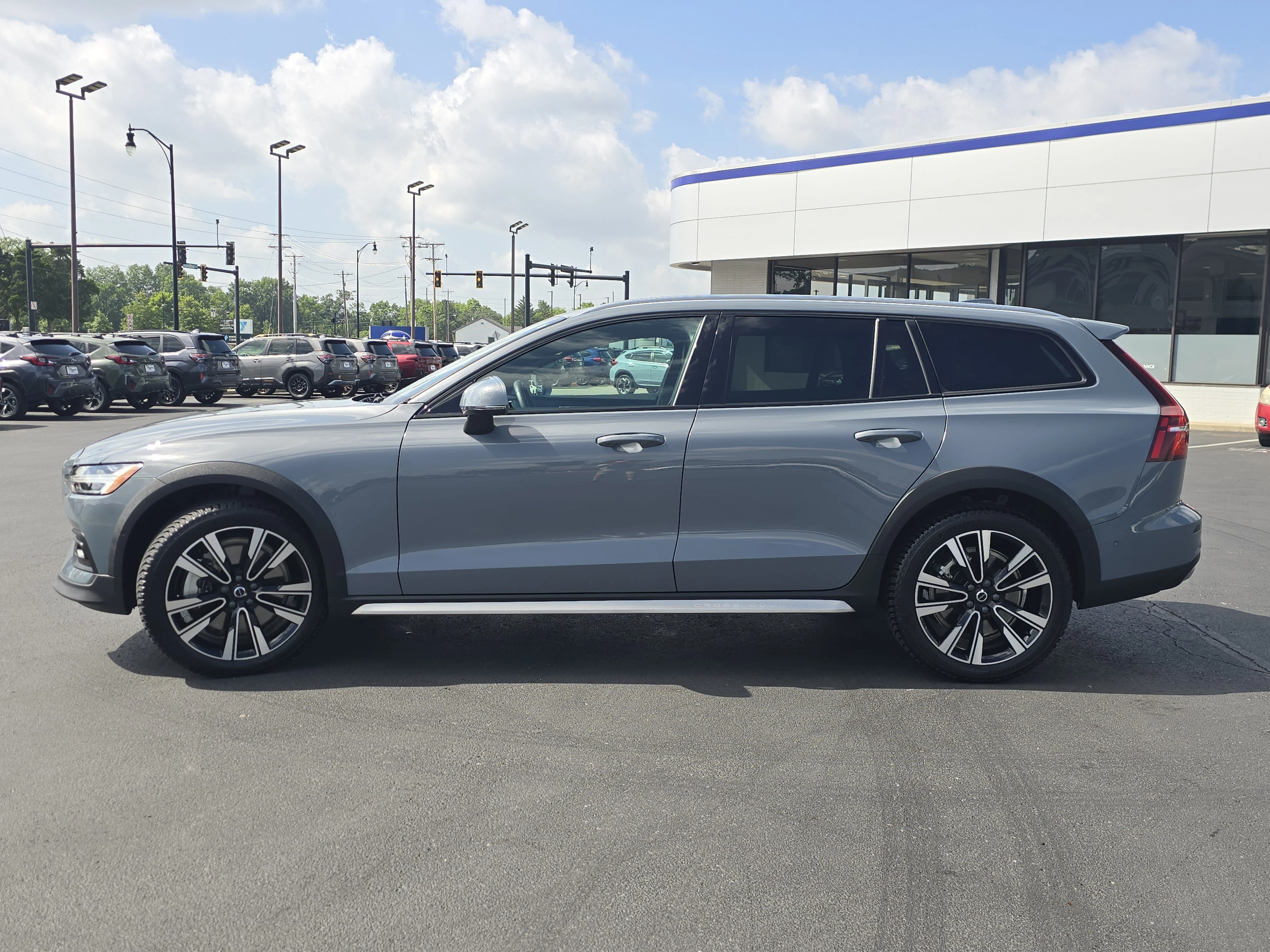 Used 2023 Thunder Grey Metallic Volvo Ultimate image 4