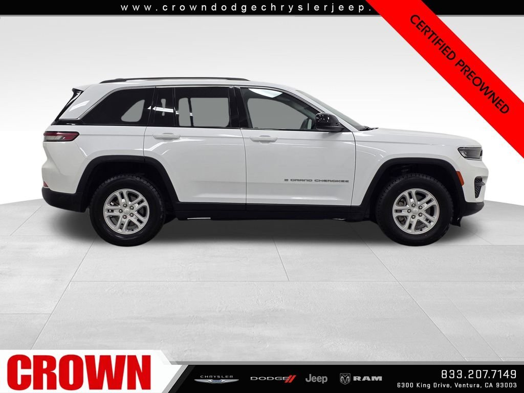 Used 2024 White Jeep Laredo image 8