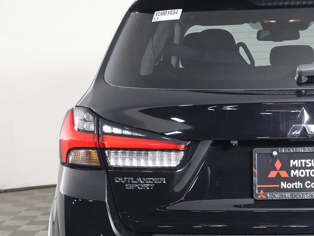 New 2027 Black Mitsubishi 2.0 ES AWC image 12