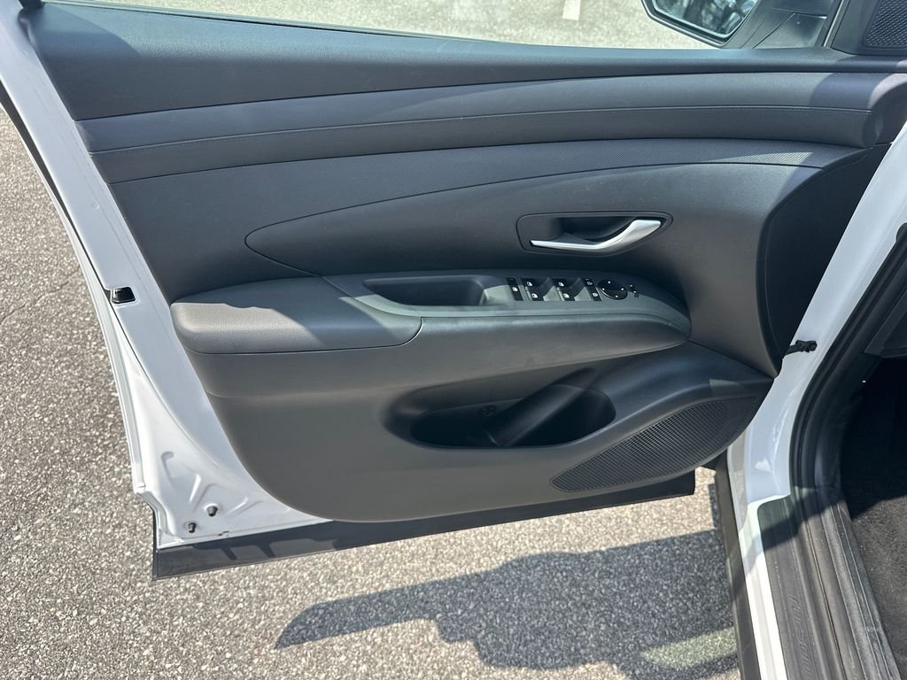 Used 2025 White Hyundai SEL image 10