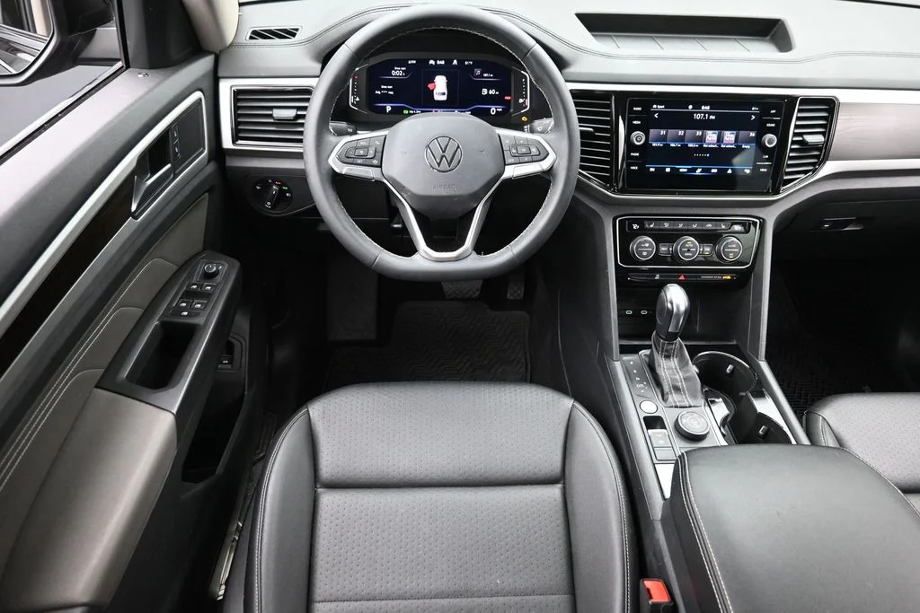 Used 2023 Black Volkswagen 2.0T SE w/Technology image 17