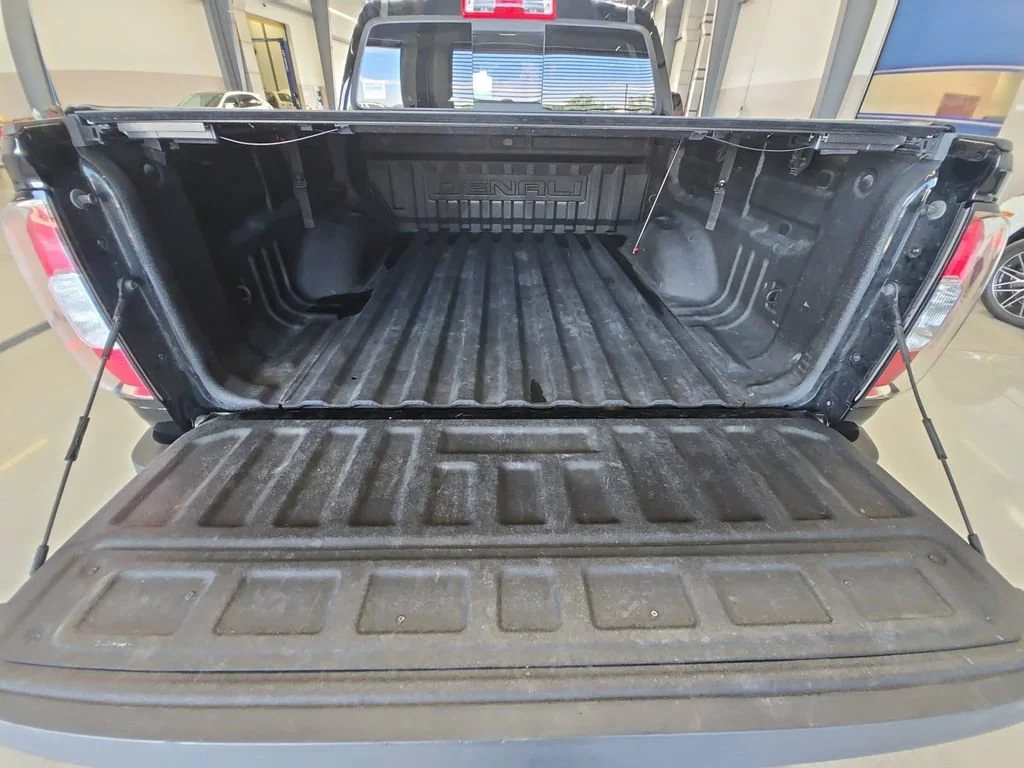 Used 2021 ONYX BLACK GMC 4WD Denali image 29