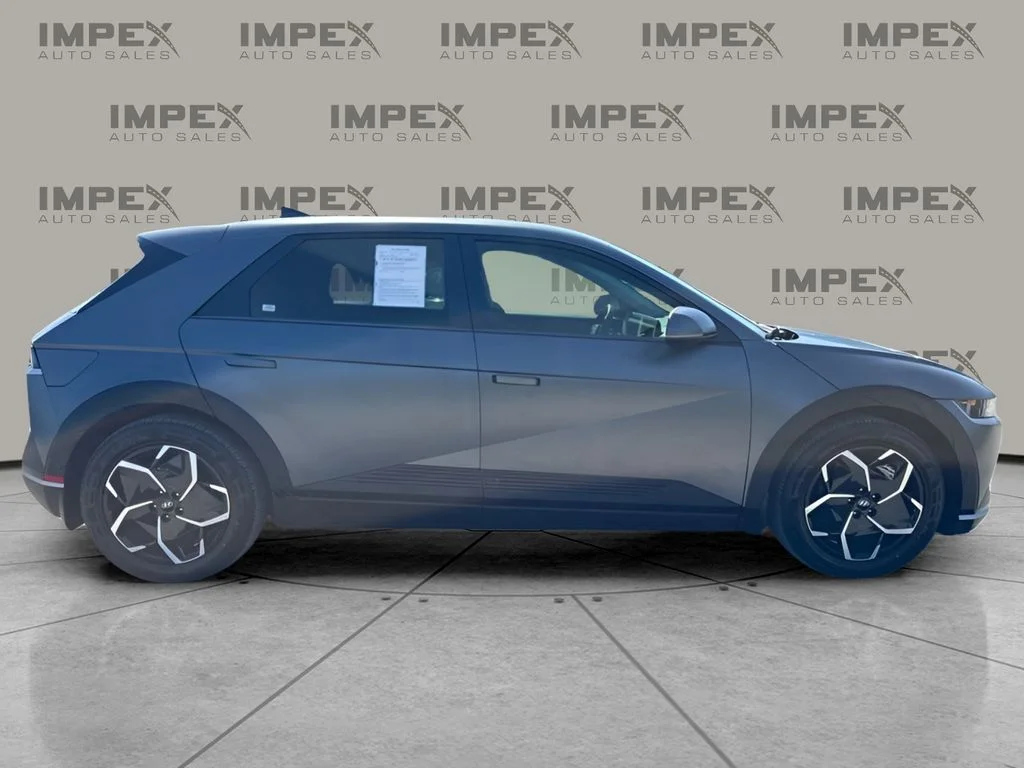 Used 2024 Gray Hyundai SEL image 6