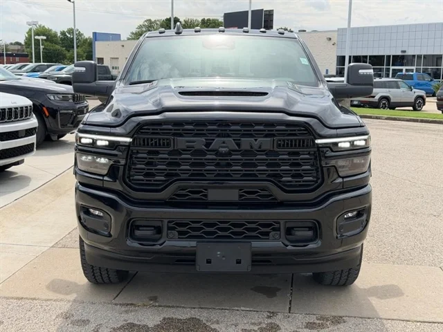 New 2026 Diamond Black Crystal Pearl-Coat Exterior Paint RAM Limited image 2