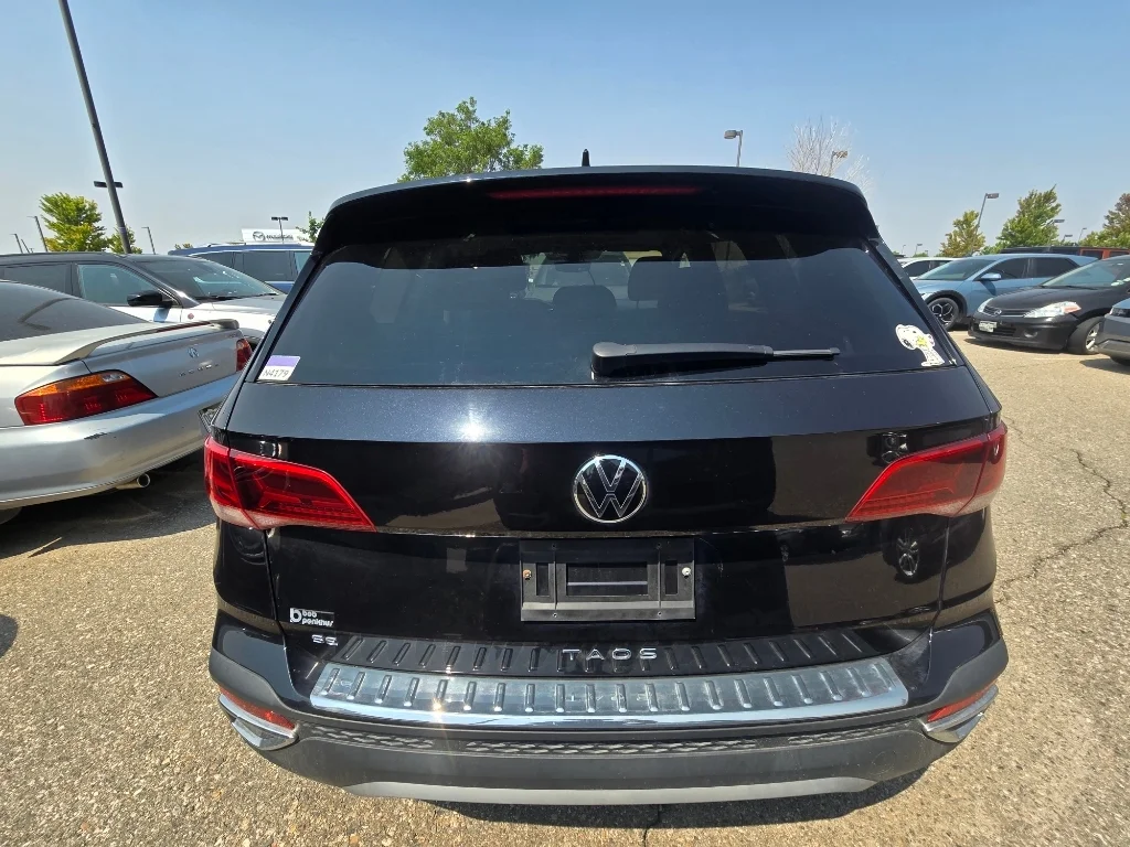 Used 2023 Deep Black Pearl Volkswagen SE image 14