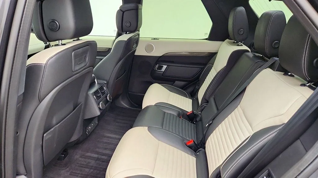 Used 2024 Carpathian Grey Premium Metallic Land Rover P360 Metropolitan Edition w/ Tech., Towing & Cold Climate Pkgs image 19