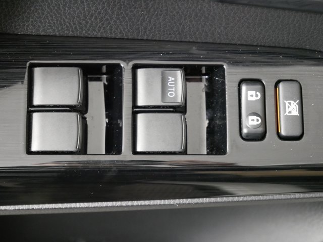 Certified Used 2018 Blizzard Pearl Toyota Limited image 27