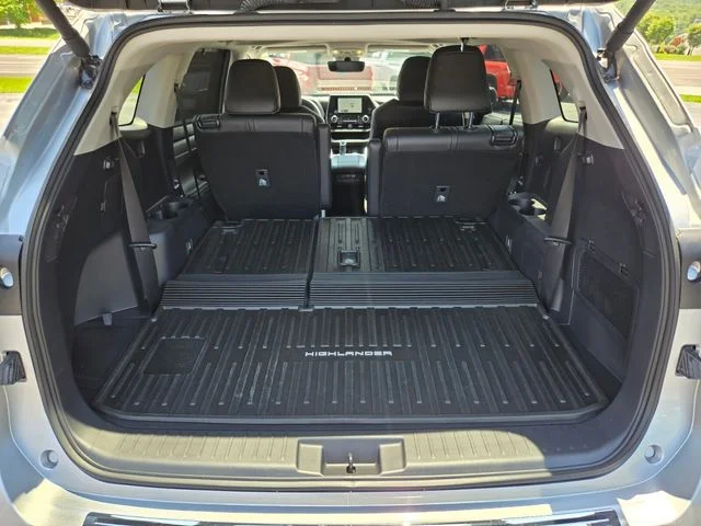 Used 2024 Silver Toyota XLE image 17