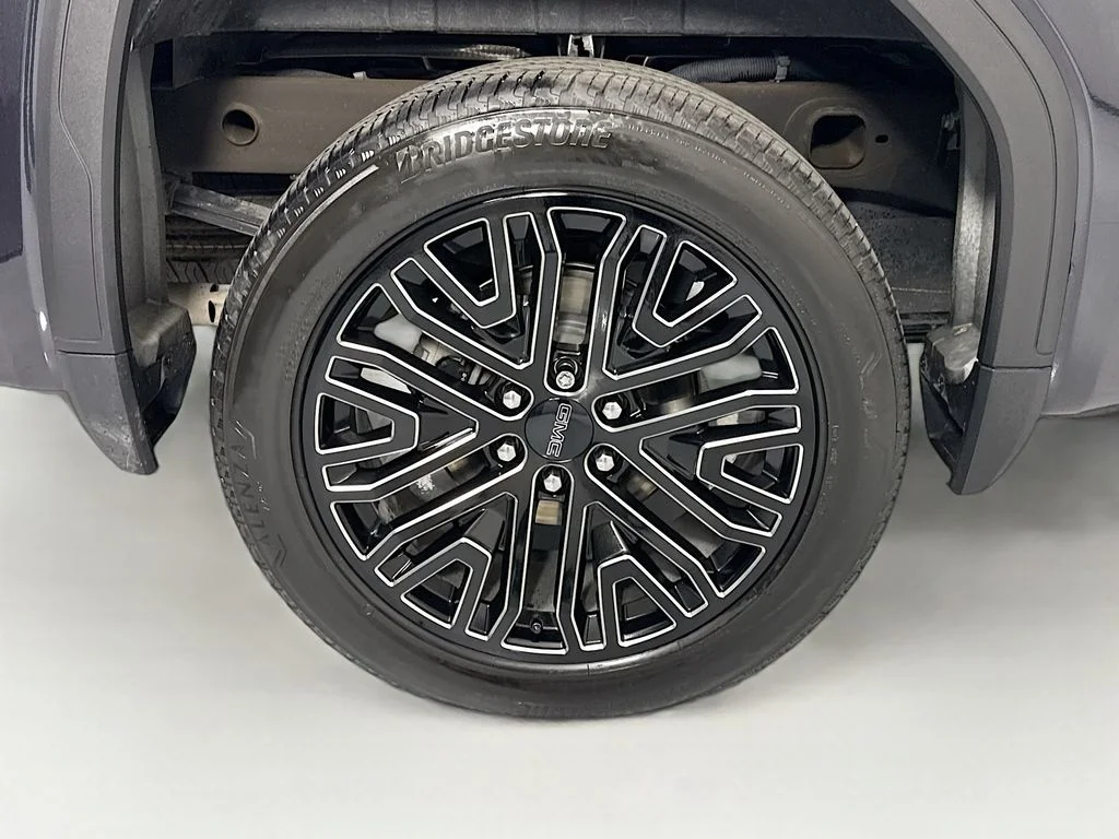 Used 2022 Silver GMC Denali Ultimate image 33