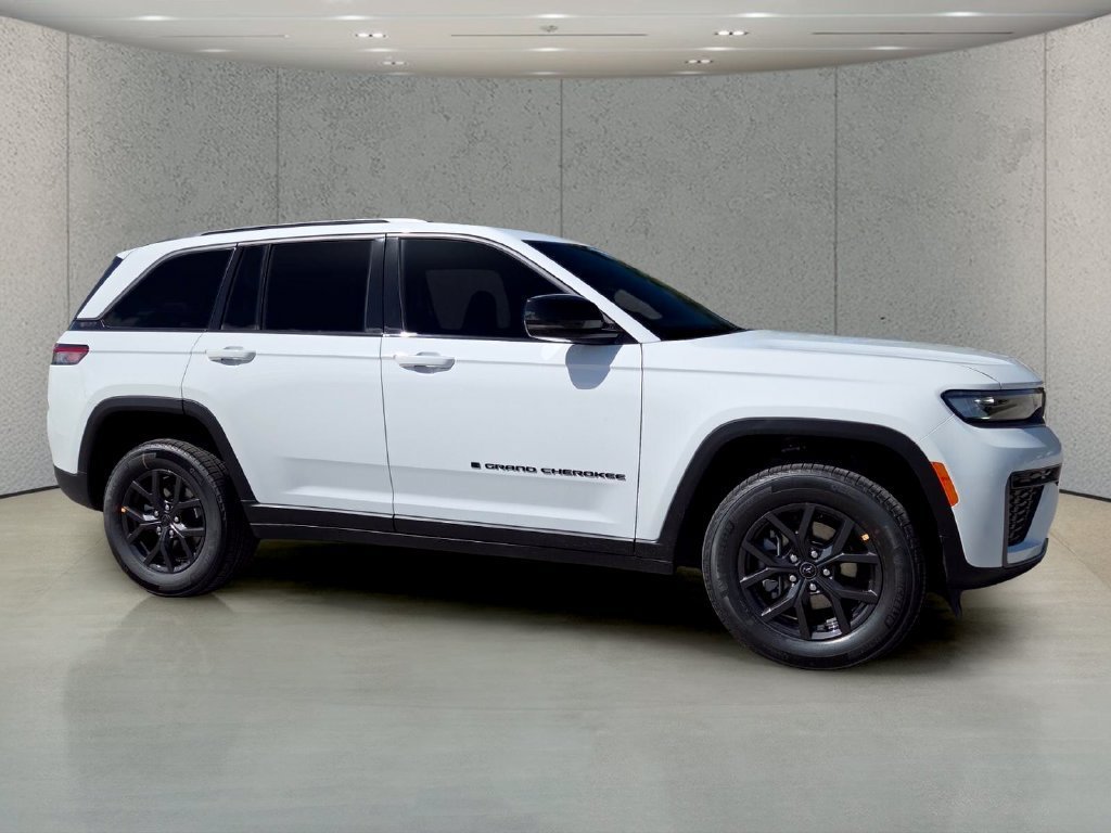 New 2027 Bright White Clear-Coat Paint Jeep Laredo Altitude image 3