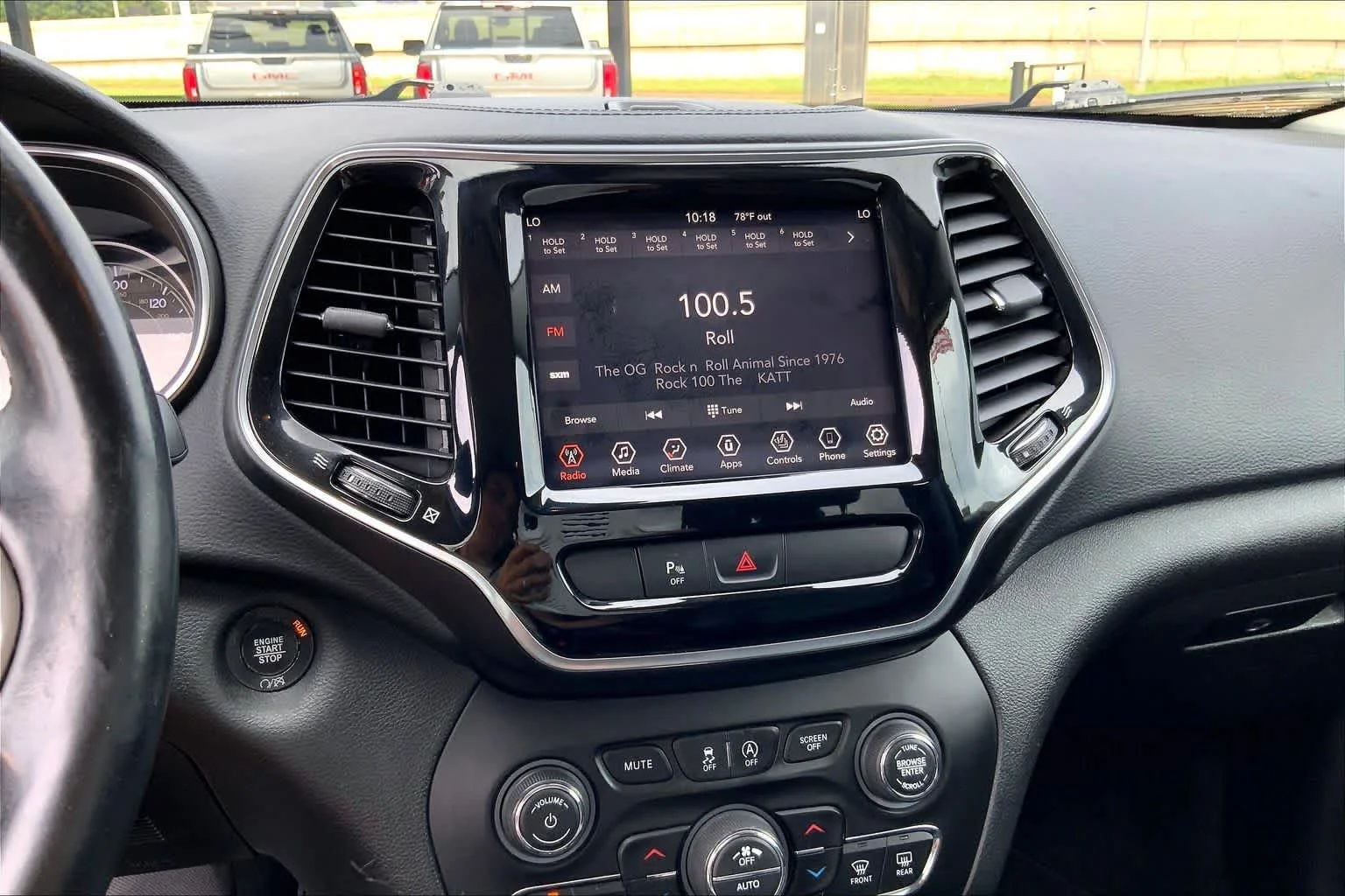 Used 2019 Diamond Black Crystal Pearlcoat Jeep Limited image 31