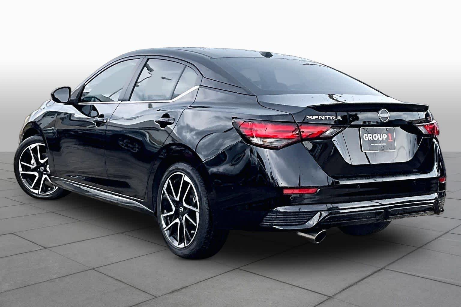 Used 2025 Super Black Nissan SR image 12